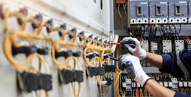 Professional Electrician technician working in Hampton County County, SC